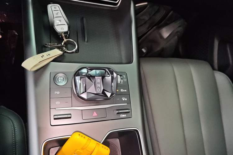 Used BYD Song Pro New Energy 2025 Second-Generation Intelligent Driving Version DM-i 115KM Superior Trim Gear Lever