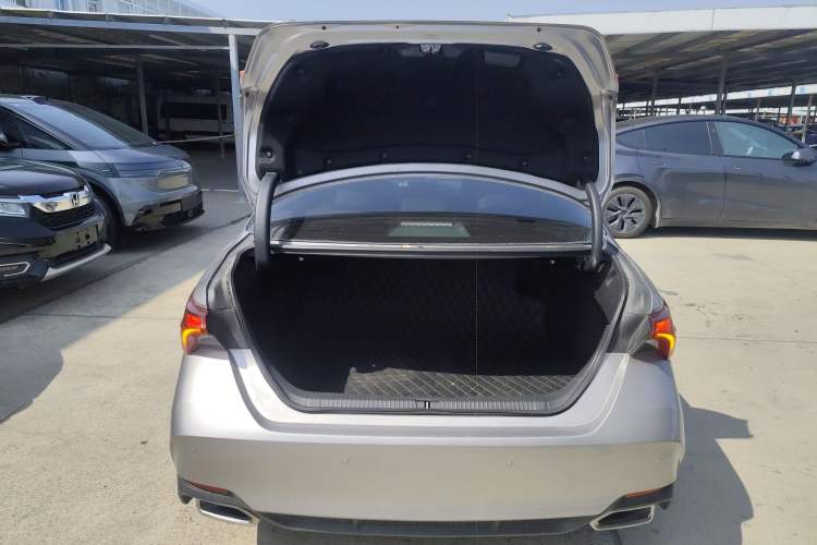 Used Toyota Avalon 2019 2.0L Luxury Edition China VI Standard
