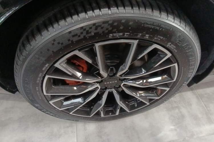 Used Zeekr 7X 2025 100kWh Long-Range All-Wheel Drive Intelligent Driving Version Right Rear Wheel Hub