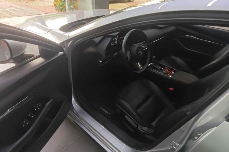 Used Mazda 3 Axela 2021 2.0L Automatic Zhiya Edition Driver Seat