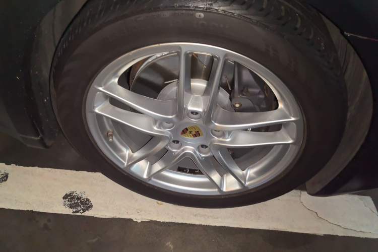 Used Porsche Panamera 2016 Panamera Edition 3.0T Right Front Wheel Hub