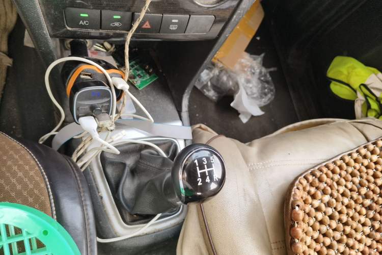 Used CHANGAN KAICHENG Ounuo S 2015 1.5L Jin Ouno Elite Model Gear Lever