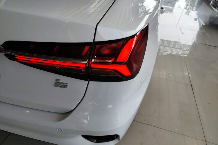 Used Roewe i5 2021 1.5L CVT Diamond Edition