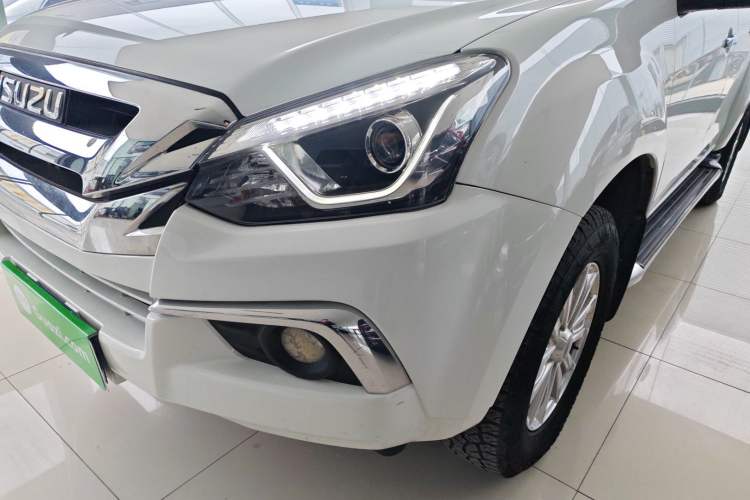 Used Isuzu D-MAX 2020 1.9T 4x4 Automatic Comfort Edition China VI Standard RZ4E Hi-Power