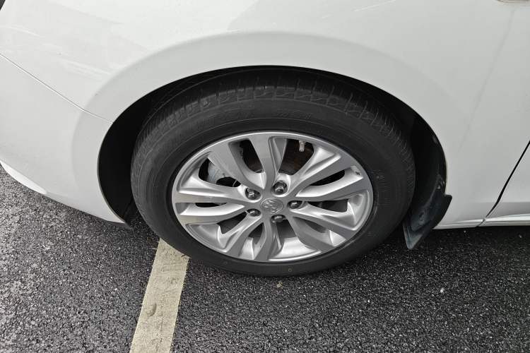 Used Buick GT 2021 Revised Version Flagship 1.5L Automatic Elite Edition Left Front Wheel Hub