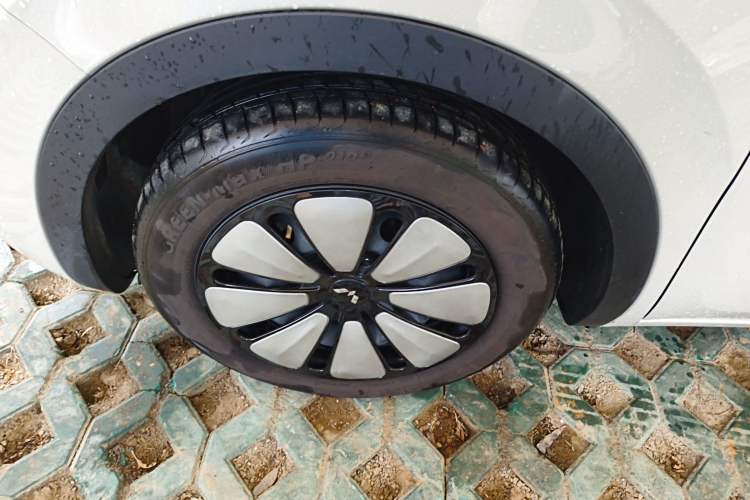 Used Wuling Bingo 2025 333 km Lingxi Connected Version Left Front Wheel Hub