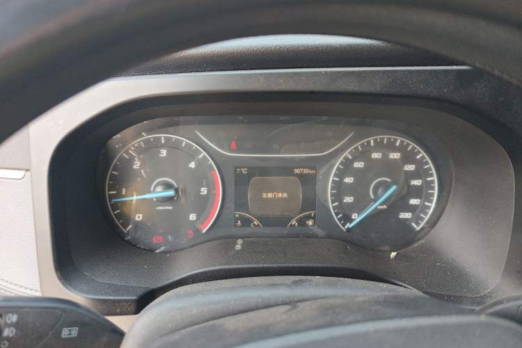 Used JMC Fushun 2022 2.0T Manual Multi-Function Passenger Vehicle Short Wheelbase Mid-Height Roof 6-Seater Instrument Cluster