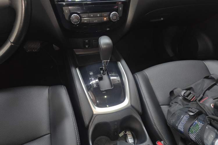 Used Nissan X-Trail 2015 2.0L CVT Comfort MAX Edition 2WD
