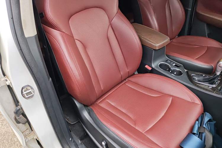 Used Zotye T600 2015 2.0T DCT Prestige Edition Right Front Seat