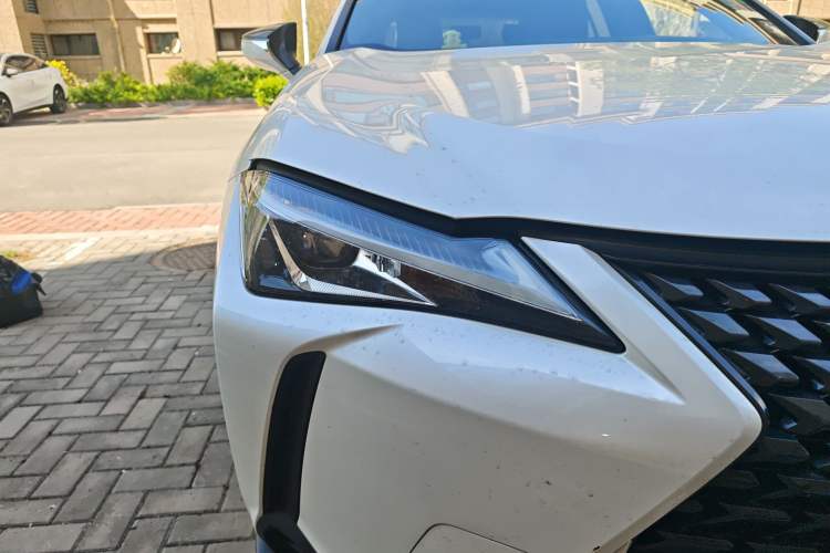 Used Lexus UX 2020 260h Explore-Cool Edition Right Front Headlight
