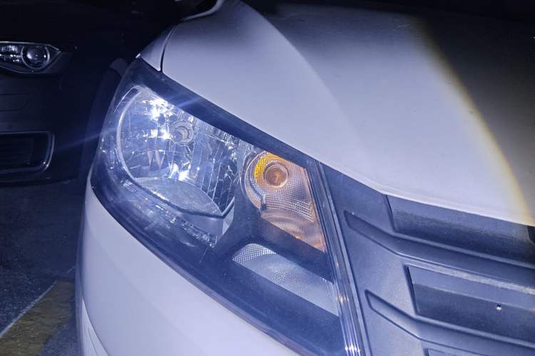 Used Volkswagen Santana 2015 1.6L Manual Fashion Edition Right Front Headlight