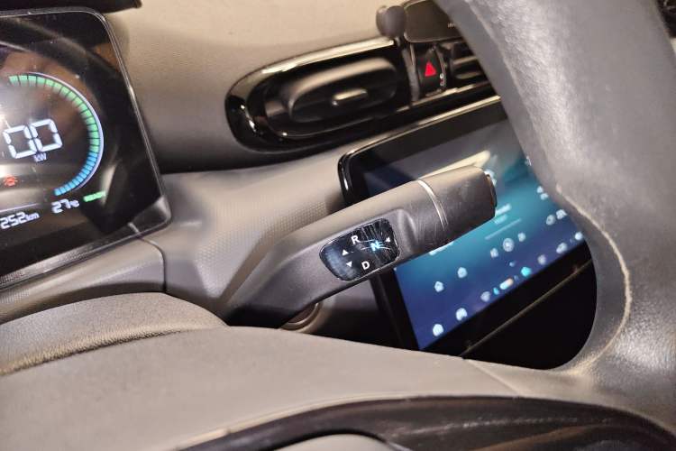 Used Leapmotor T03 2021 400 Lite Edition Lithium Iron Phosphate Gear Lever