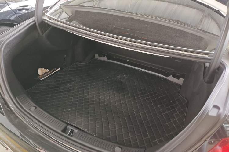 Used Mercedes-Benz E-Class 2016 E 300 L Stylish Model Trunk