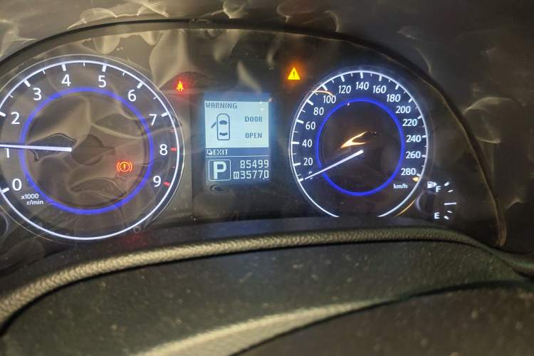 Used Infiniti G Series 2013 G25 Sedan Sport Edition Odometer Close Up