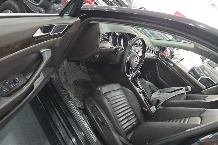 Used Volkswagen Magotan 2019 330TSI DSG Luxury Model China V Standard Driver Seat