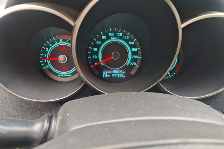 Used CHANGAN Eado 2013 1.6L Automatic Luxury Model China V Standard Odometer Close Up