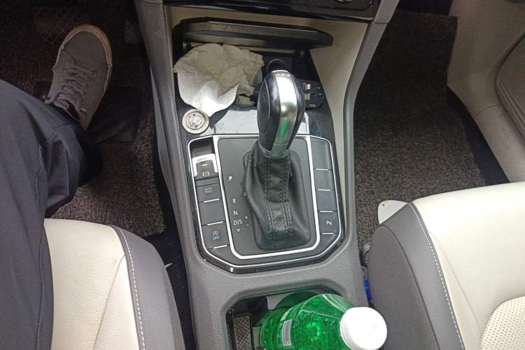 Used Volkswagen Golf Sportsvan 2016 230TSI Automatic Luxury Version
