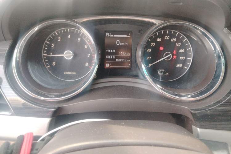 Used Baojun 730 2016 1.5L Manual Comfort Version 7 Seats China V Emission Standard Odometer Close Up