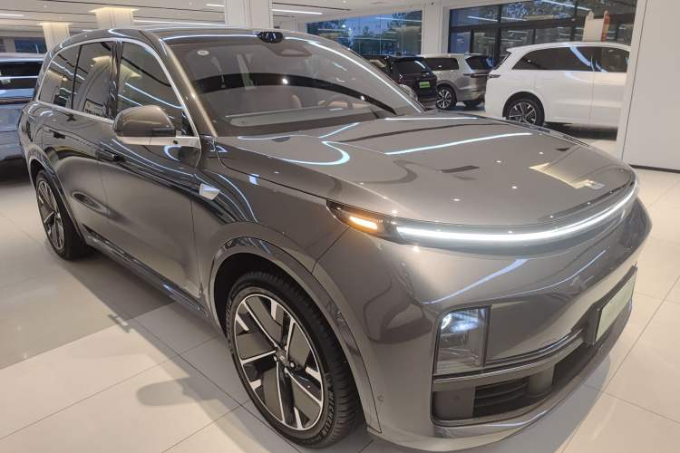 Used Li Auto L8 2025 Max Smart Refresh Edition Front Right 45 Deg