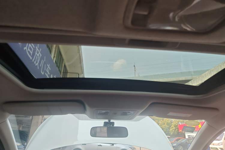 Used Nissan Tiida 2014 1.6L CVT Cool Cafe Edition
