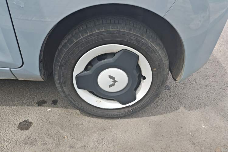 Used Wuling Hongguang MINIEV 2022 Zizai Version Lithium Iron Phosphate Right Front Wheel Hub