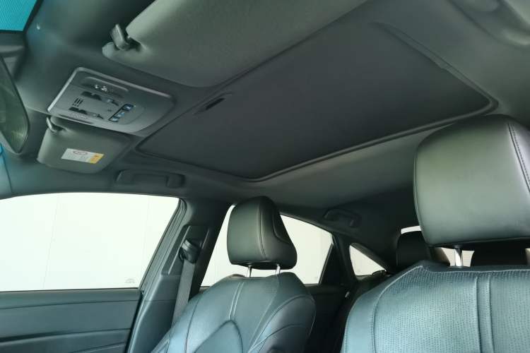 Used Toyota Avalon 2019 2.0L XLE Premium Edition China VI