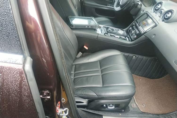 Used Jaguar XJ 2016 XJL 3.0 SC Two-Wheel-Drive Elegant Business Edition Right Front Seat