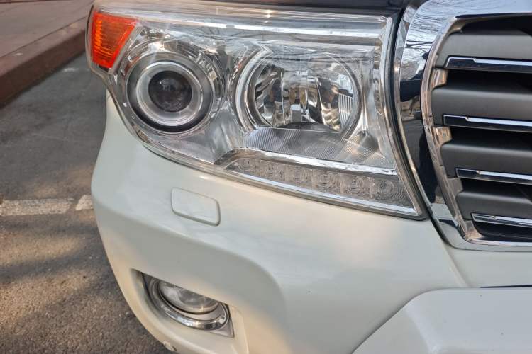 Used Toyota Land Cruiser 2015 5.7L VX-R Middle East