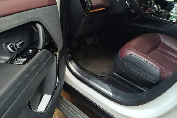 Used Land Rover Range Sport 2023 400PS Dynamic SE Driver Seat