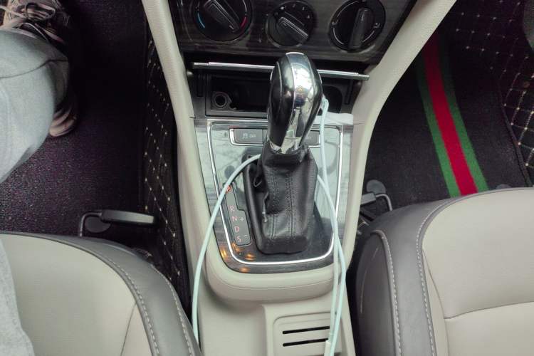 Used Volkswagen Gran Lavida 2013 1.6L Automatic Comfort Model
