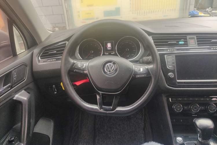 Used Volkswagen Tiguan L 2018 330TSI Automatic Two-Wheel Drive Luxury Edition Steering Wheel
