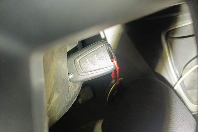 Used SAIC MAXUS Xintu V80 2021 2.0T Manual Classic Aoyuntong 127 PS Mid-axle Mid-roof 6/7/8/9-Seater
