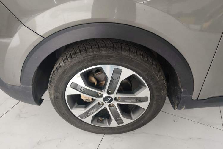 Used Kia Sportage R 2019 2.0L Automatic Smart Luxury Edition Left Front Wheel Hub