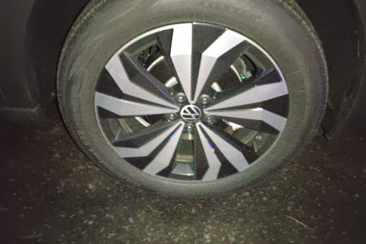 Used Volkswagen Tharu 2026 Model Xinrui 300TSI Ruiyi Edition Right Front Wheel Hub