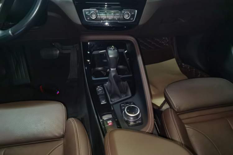 Used BMW X1 2018 xDrive20Li Luxury Edition Gear Lever