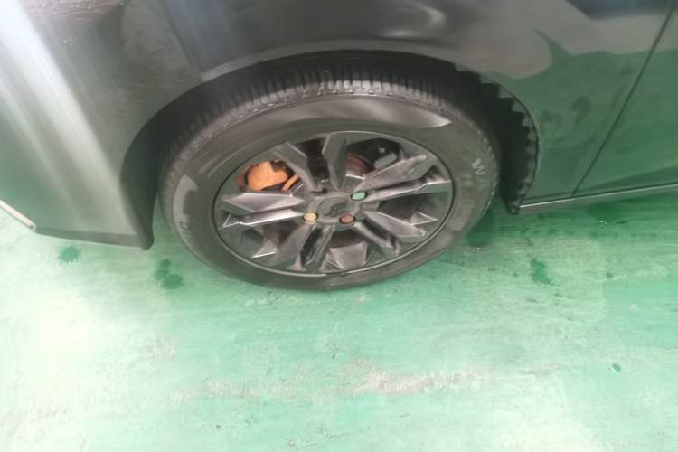 Used Dongfeng Aeolus Yixuan 2023 Mach Edition 1.5L Automatic Chasing Shadow Version Left Front Wheel Hub