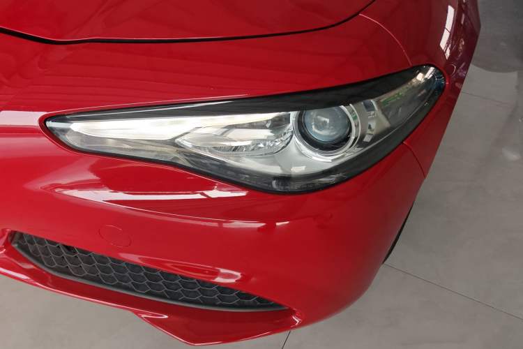 Used Alfa Romeo Giulia 2017 2.0T 200HP Luxury Edition
