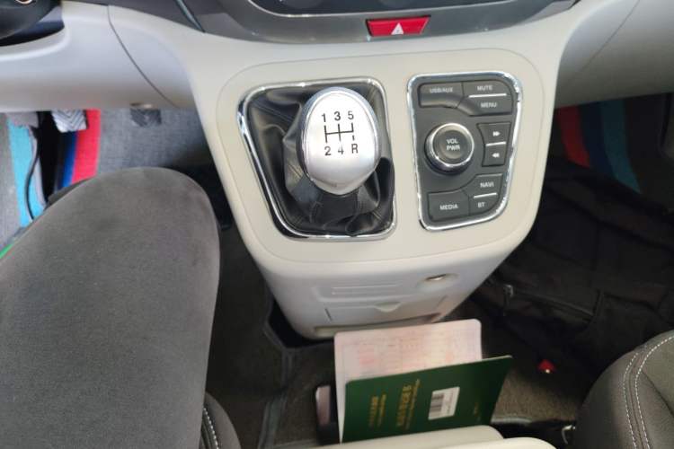 Used JAC Refine M3 2022 1.8L 7-seat Standard Edition Gear Lever