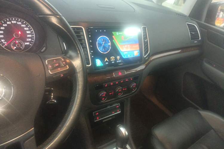 Used Volkswagen Sharan 2014 2.0 TSI Comfort Model Audio And AC Panel