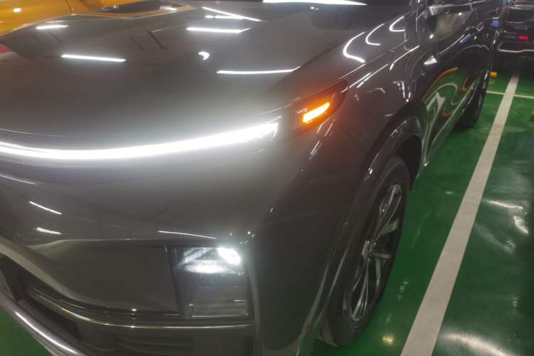 Used Li Auto L8 2023 Pro Model
