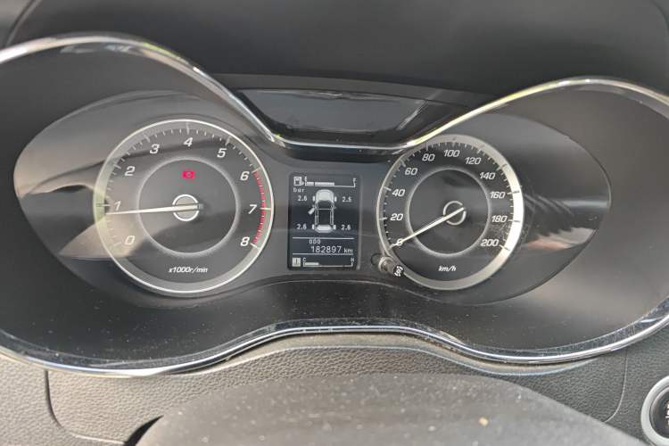 Used Baojun 560 2015 1.8L manual luxury version
