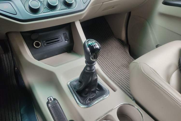 Used FORTHING Lingzhi 2018 M5L 2.0L 7-Seater Comfort Model