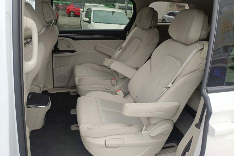 Used Buick GL8 2023 ES Lu Zun Comfort Model Left Rear Seat