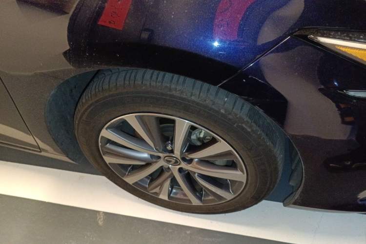 Used Lexus ES 2018 300h Premier Edition China VI Standard