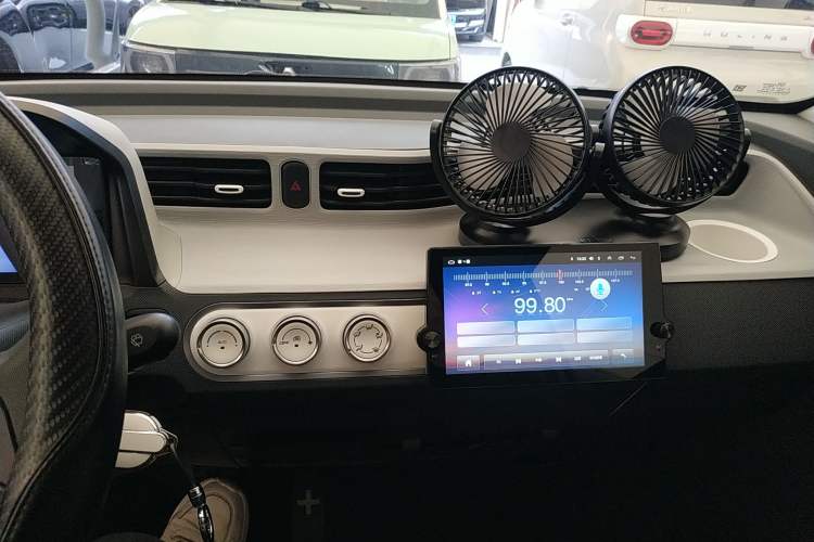 Used Wuling Hongguang MINIEV 2022 Macaron Premium Model – Lithium Iron Phosphate Audio And AC Panel