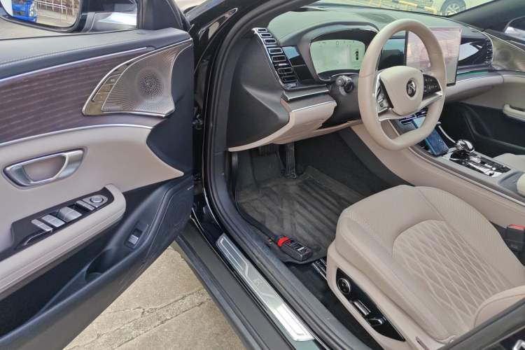 Used BYD Han 2025 EV with 701 km of Laser Radar-Enabled Intelligent Driving