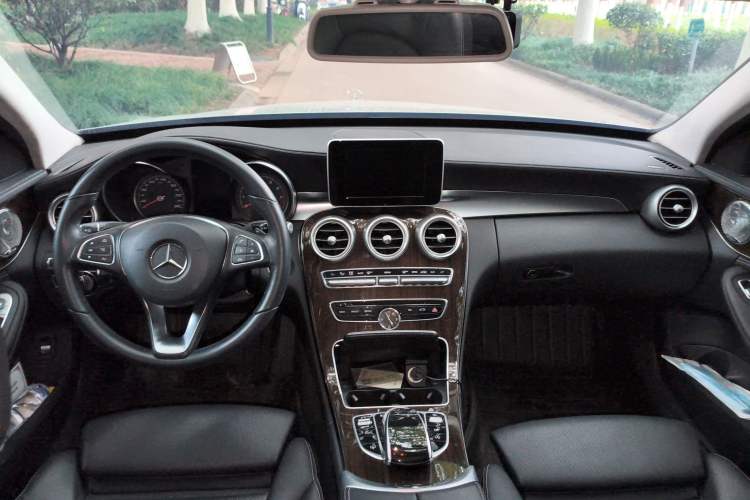 Used Mercedes-Benz C-Class 2015 C 200 L
