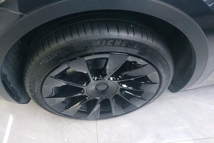 Used Tesla Model Y 2024 Long-Range All-Wheel-Drive Version
