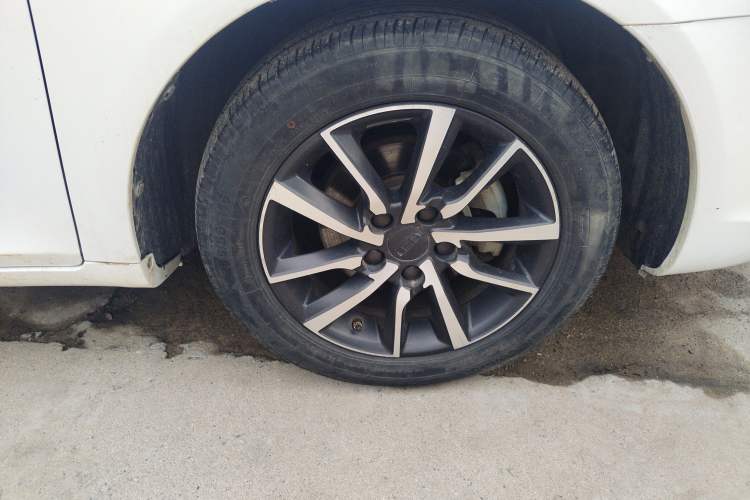 Used Geely Auto Emgrand 2019 Leading Edition 1.5L CVT Upward-Connected Model China VI Standard