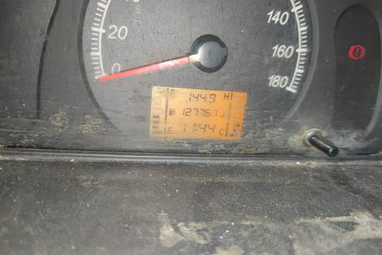 Used Wuling Zhiguang 2013 1.0L Practical Version Odometer Close Up